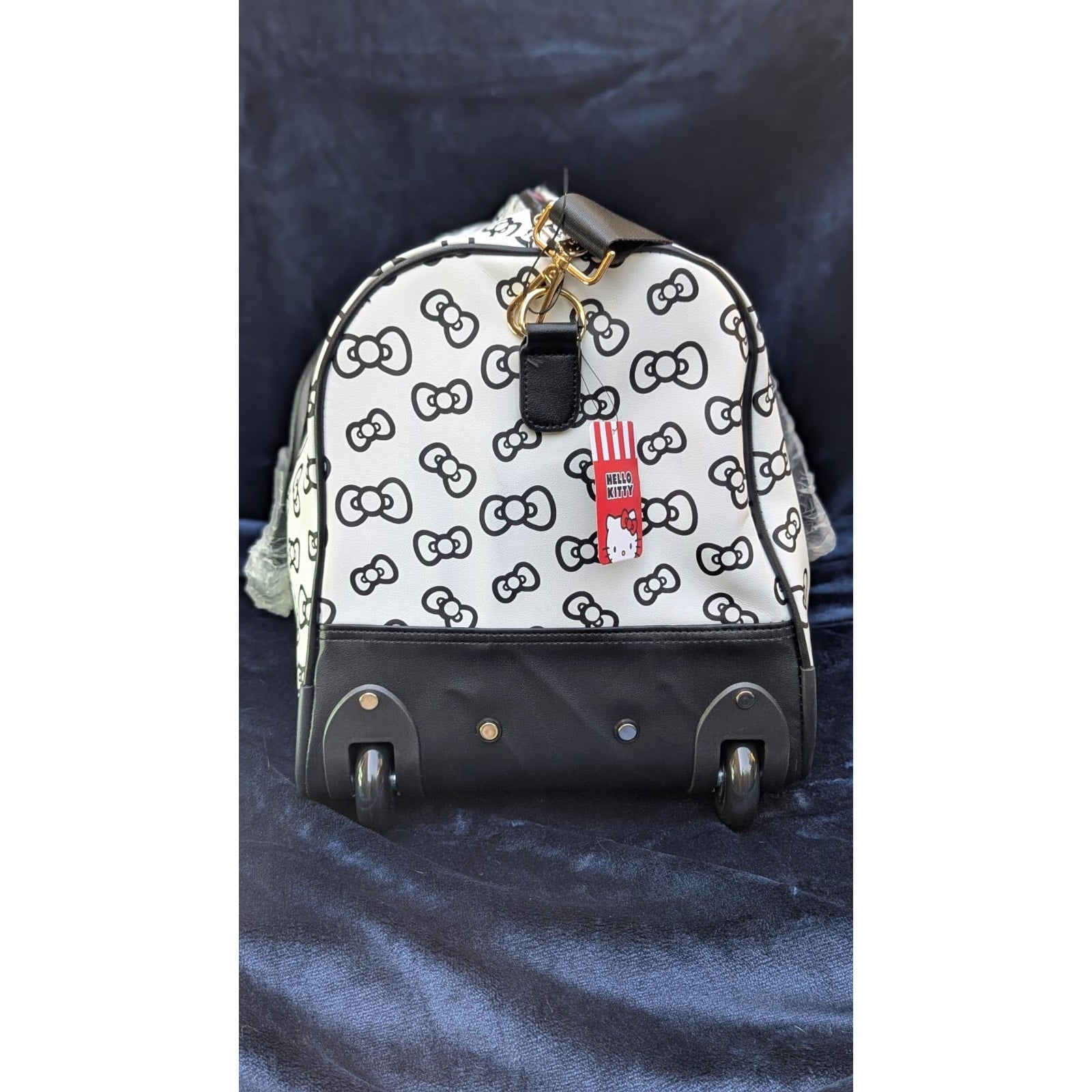 Hello Kitty Carryon Travel/Weekend Bag with Wheels and adjustable handle.