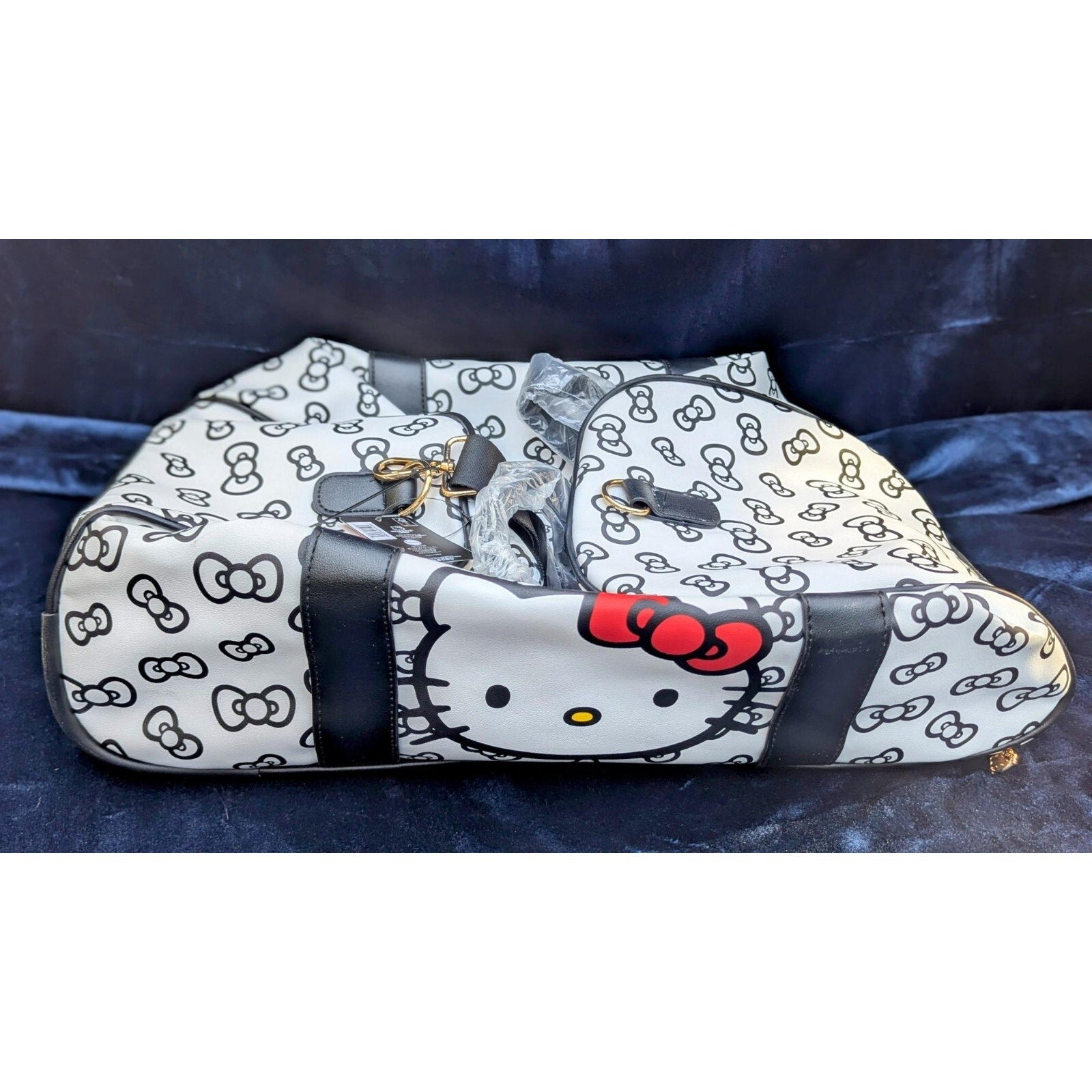 Hello Kitty Carryon Travel/Weekend Bag with Wheels and adjustable handle.