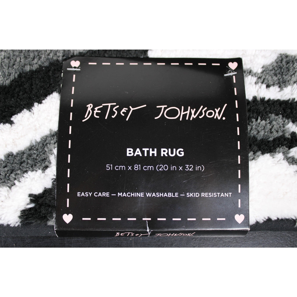 BETSEY JOHNSON - Black, White, Gray MARBLE Design Bath Floor Rug 20X32"