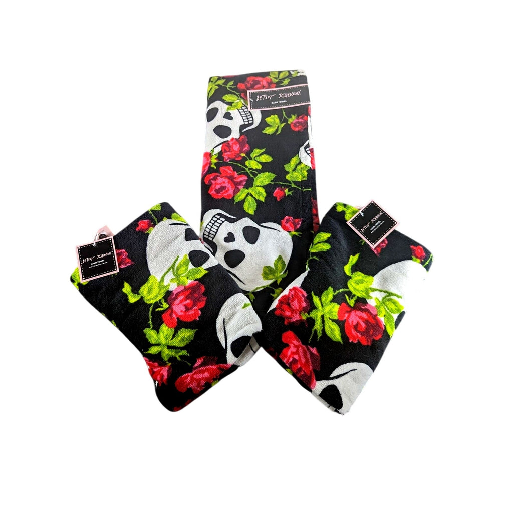 Betsey Johnson 3 Piece Towel Set Skulls & Roses Black Red 1 Bath & 2 Hand Towels