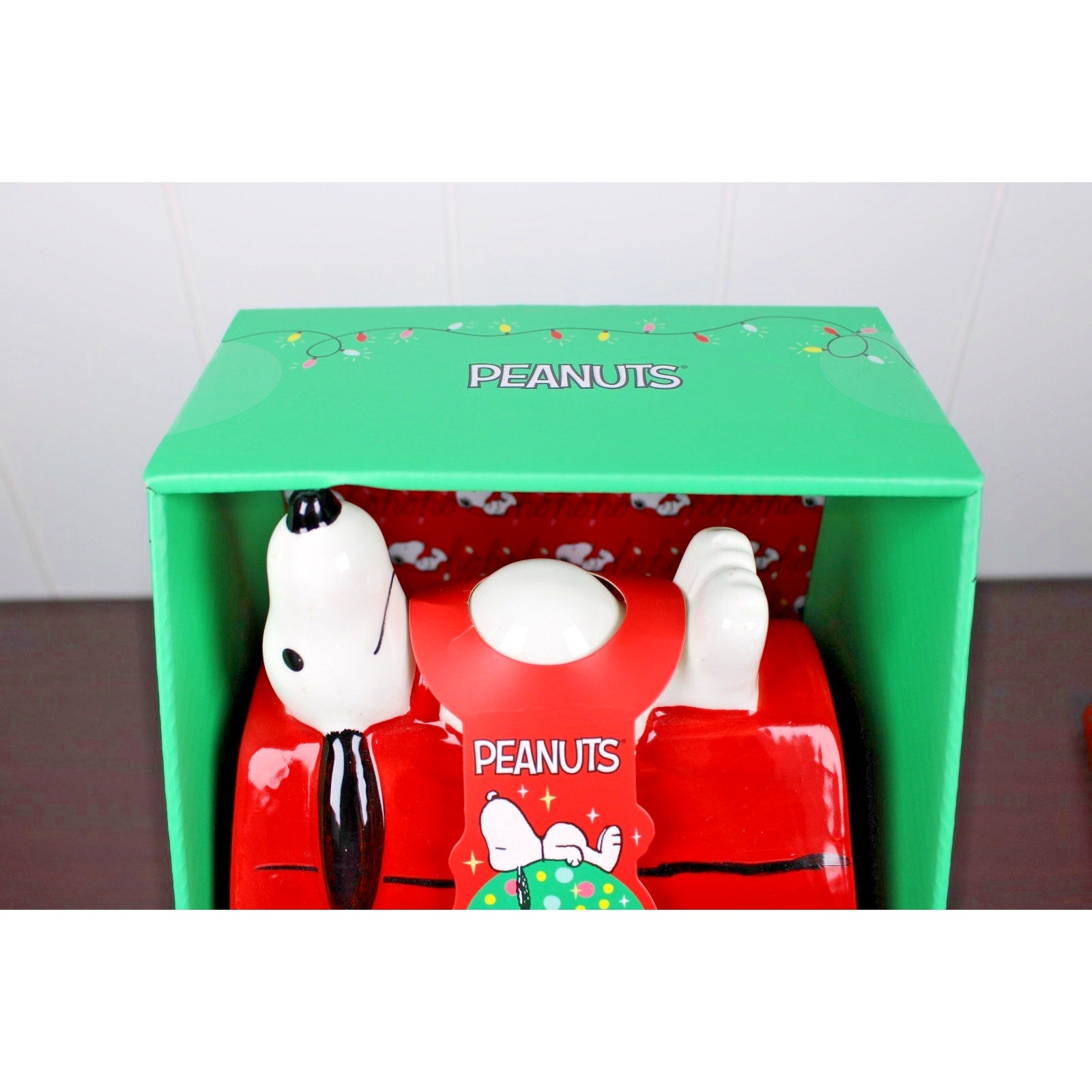 Peanuts Snoopy Ceramic Cookie/ Dog Treat Jar Collectible Red Doghouse w/ Cookies