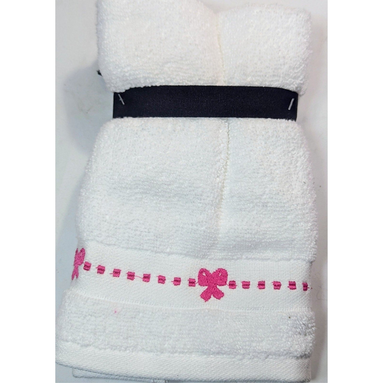 Betsey Johnson 2 Pk Fingertip Towels 11"x18" Pink Bows on White 100% Cotton