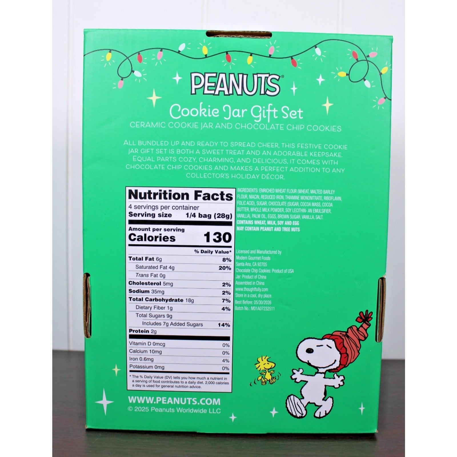 Peanuts Snoopy Ceramic Cookie/ Dog Treat Jar Collectible Red Doghouse w/ Cookies