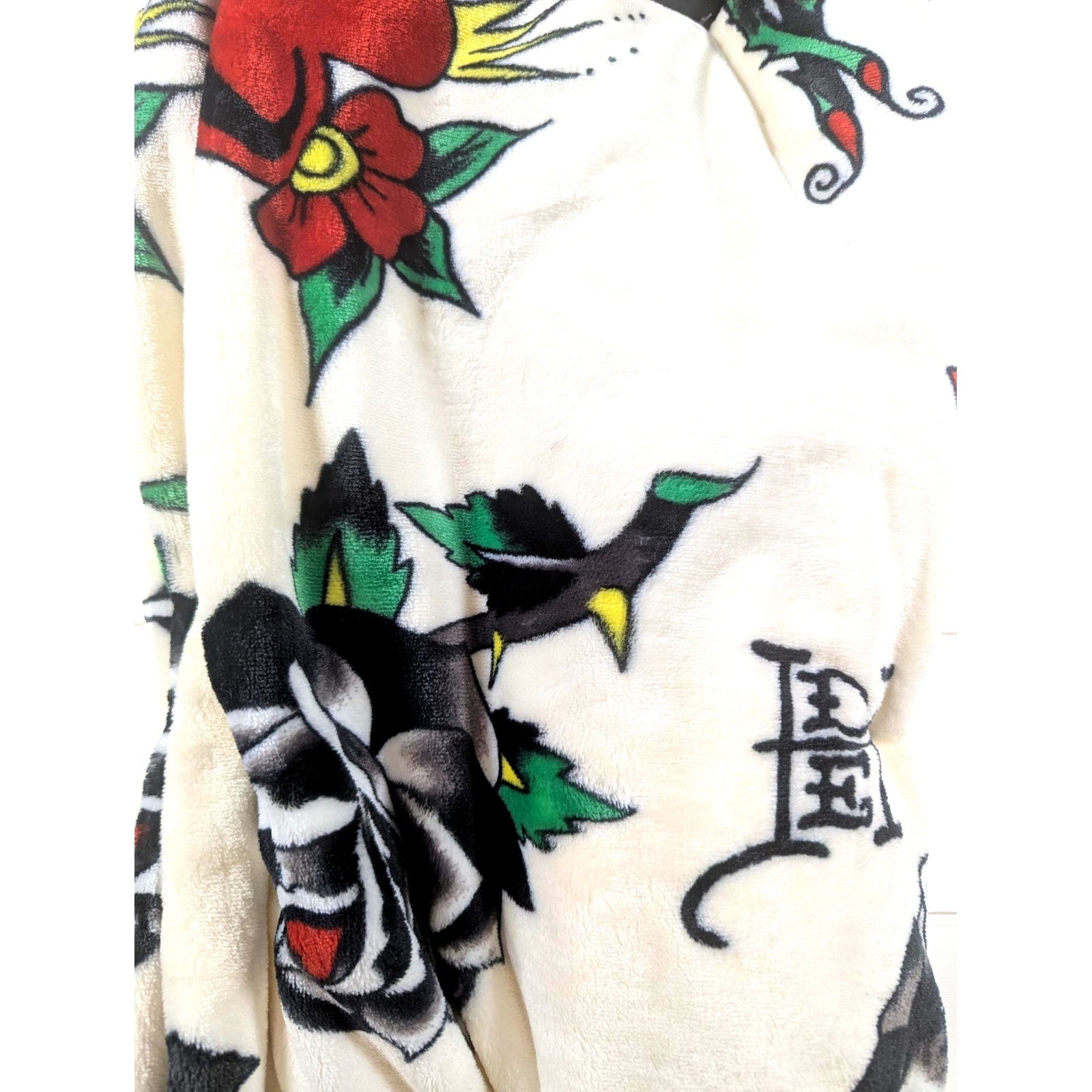 Ed Hardy Plush Throw 60x70 White Red Roses Black Roses Skull