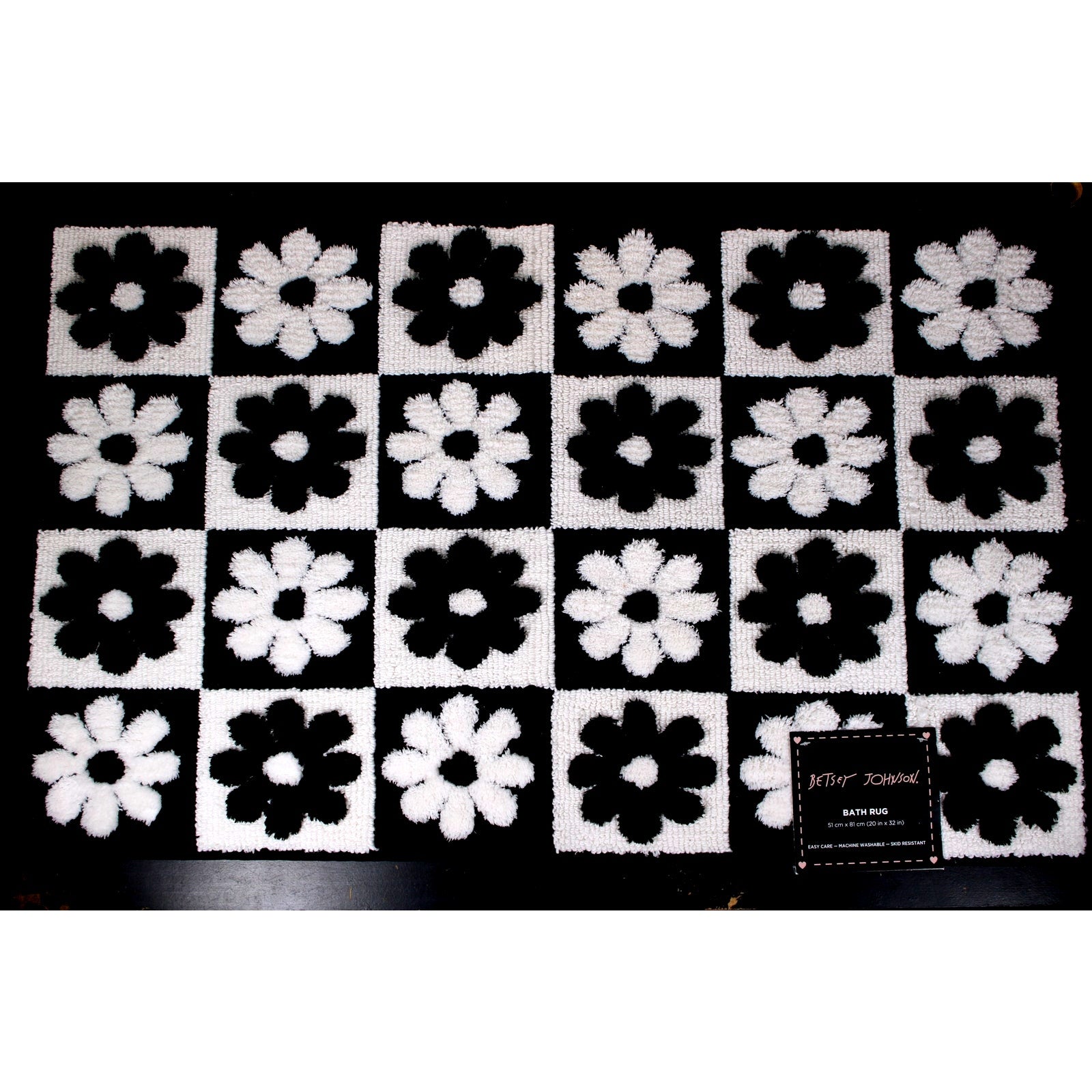 BETSEY JOHNSON, BLACK & WHITE DAISY CHECKER DESIGN BATH RUG - 20"X32"