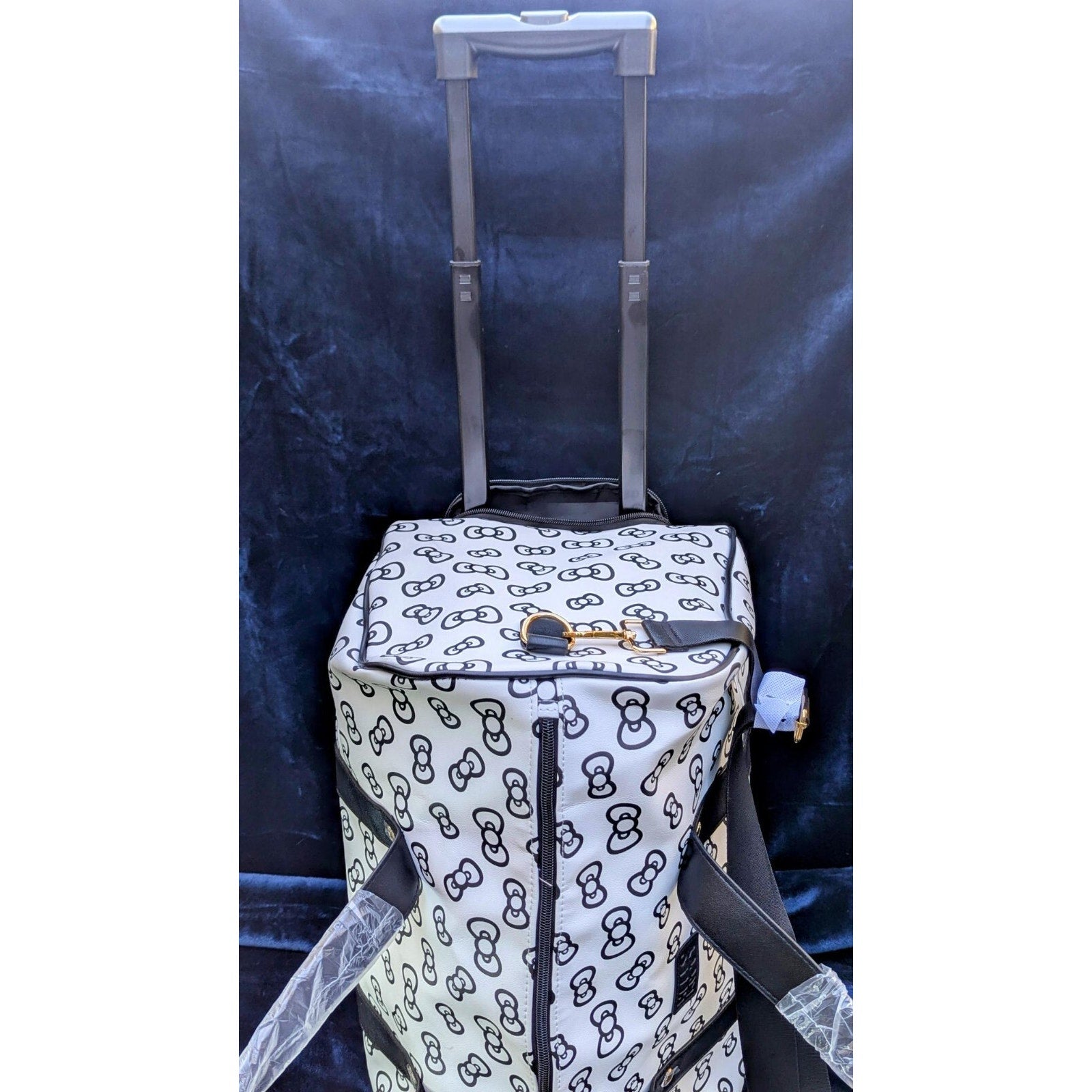Hello Kitty Carryon Travel/Weekend Bag with Wheels and adjustable handle.