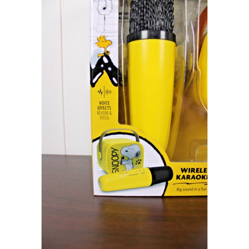 NEW Peanuts Snoopy Wireless Speaker & Karaoke Microphone Set Portable