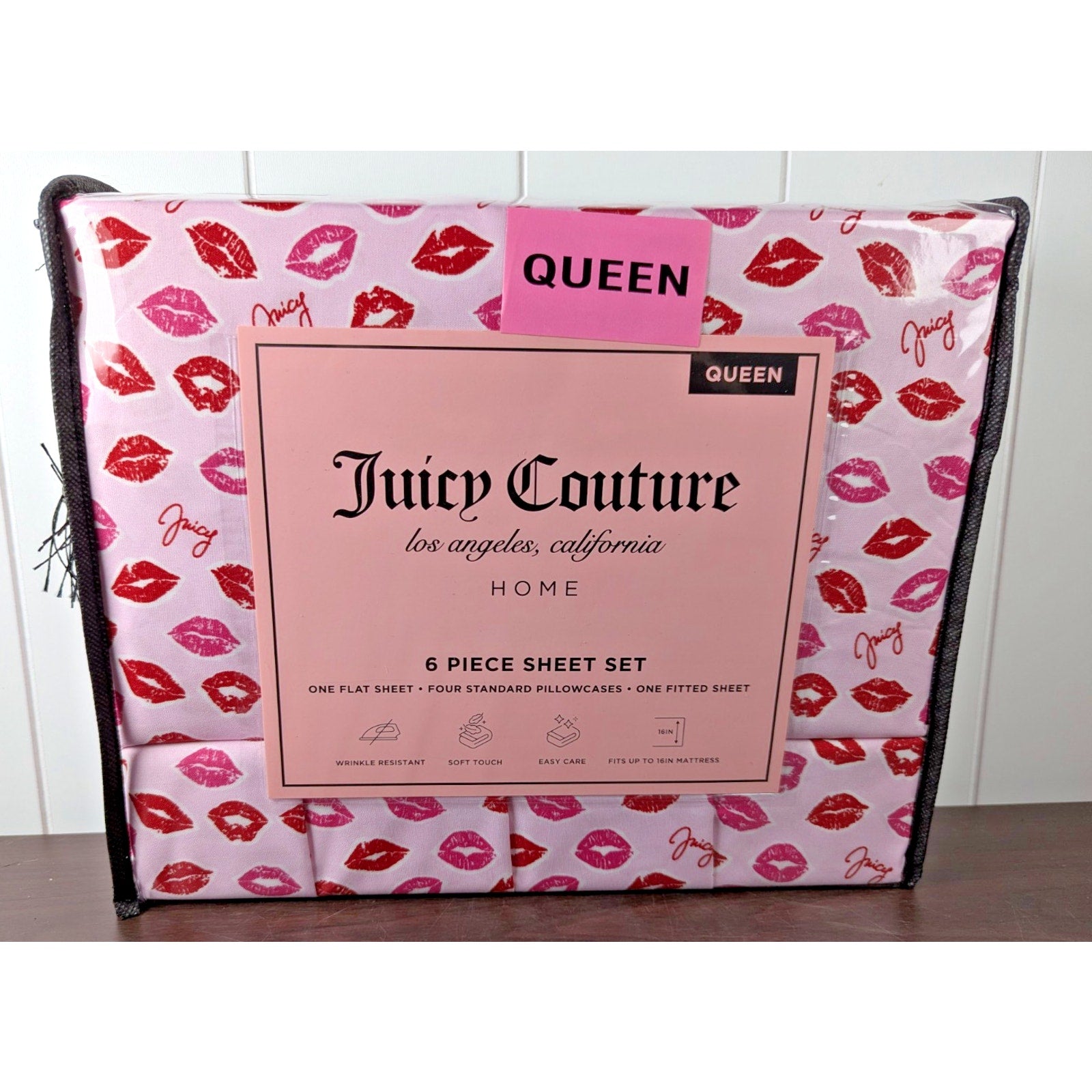 Juicy Couture Queen 6 Piece Sheet Set - Juicy Logo with Lip Pattern