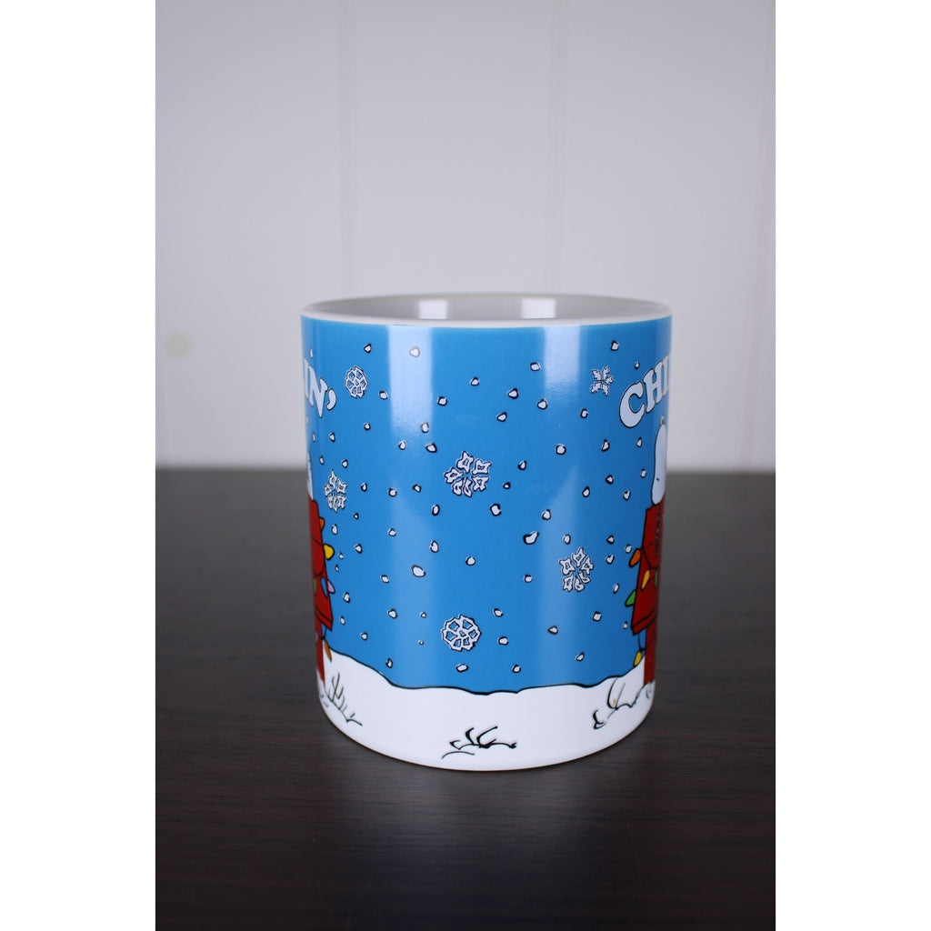 Peanuts Snoopy "Chillin" Doghouse Christmas Light Snowflakes Ceramic Mug 20 oz