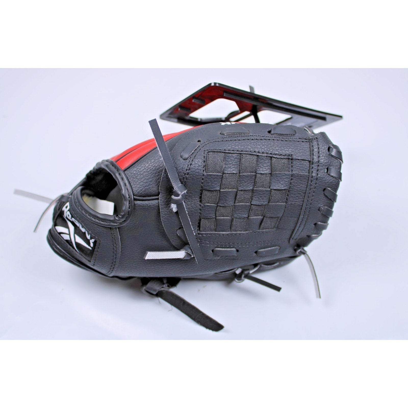 Reebok Utility Baseball Glove-Right Hand Throw Child Unisex 9”