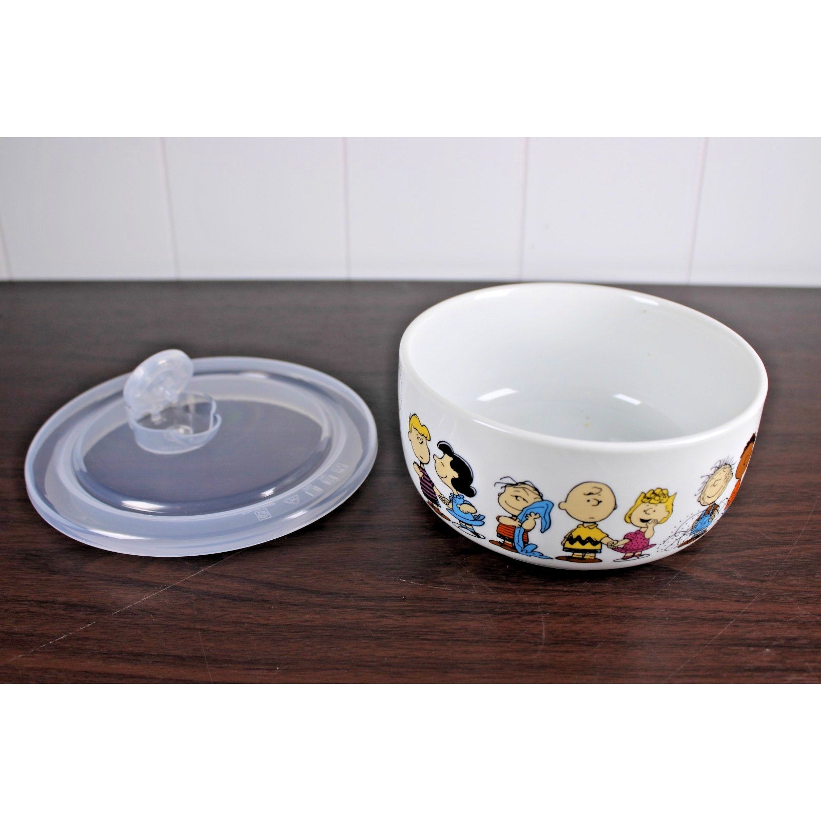 Peanuts Snoopy Gang Pressure Vent Lid Food Storage Container Bowl Ceramic 5" NEW
