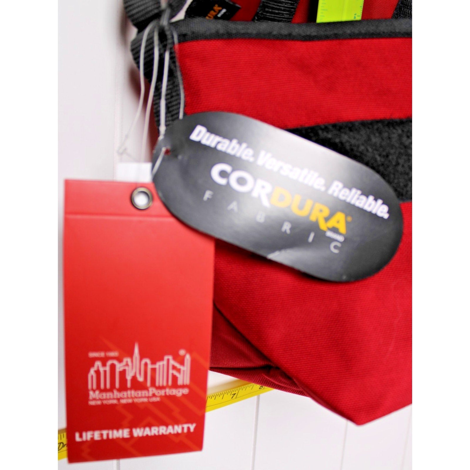 Manhattan Portage Messenger Bag Hook-and-Loop Closure Zip Pocket RED