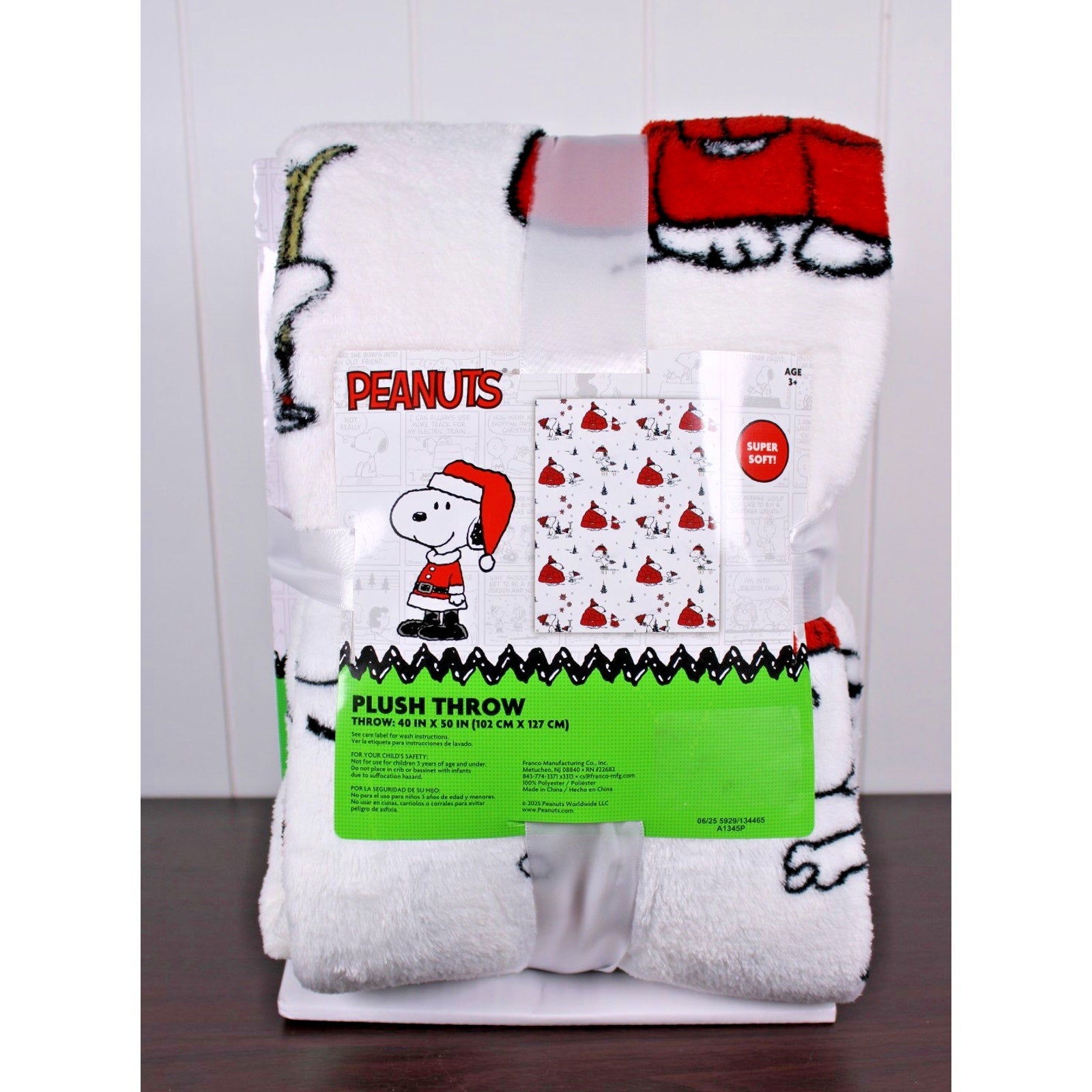 Peanuts Plush Pillow & Throw Set Snoopy in PJ's & Red Puffer Jacket 40x50Blanket