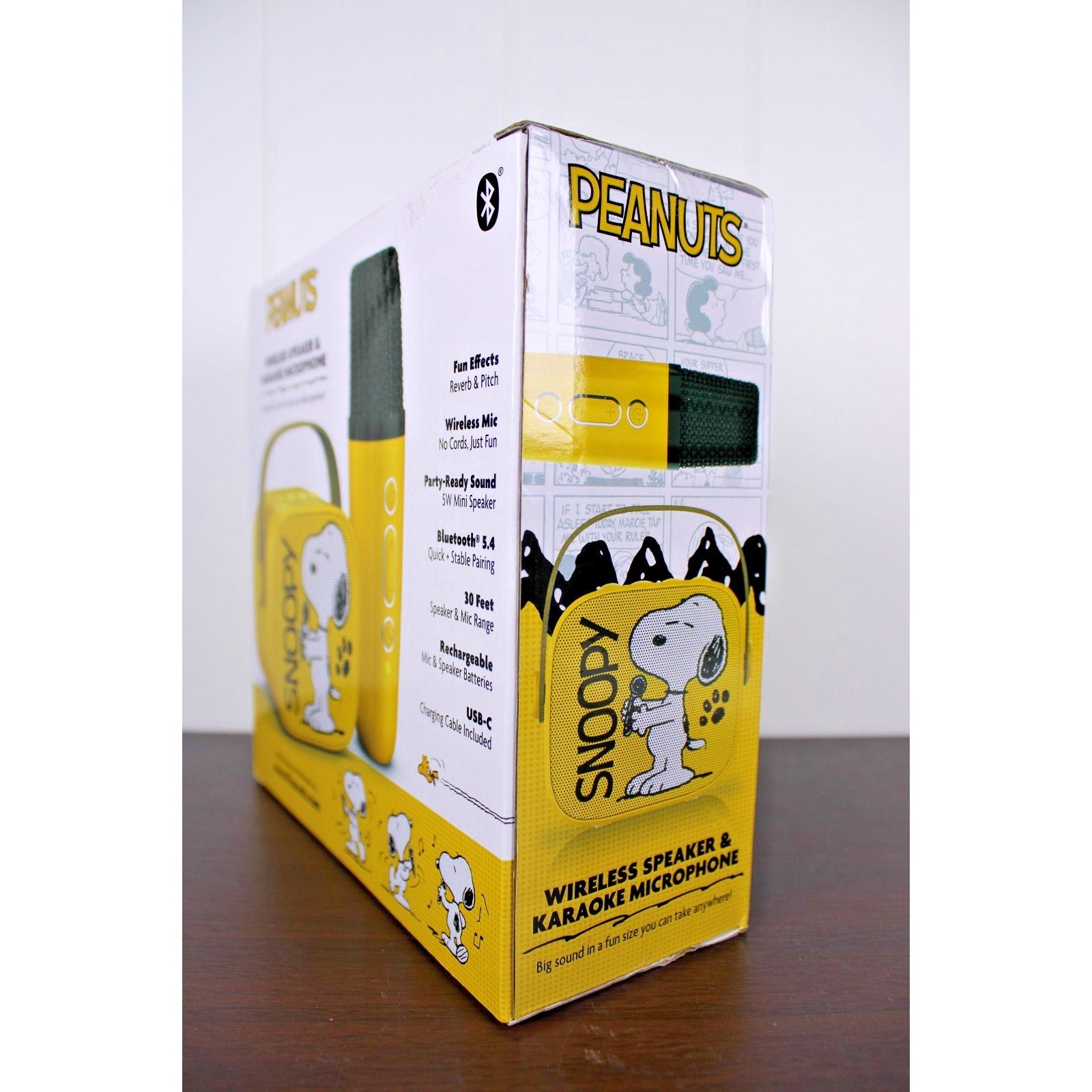 NEW Peanuts Snoopy Wireless Speaker & Karaoke Microphone Set Portable