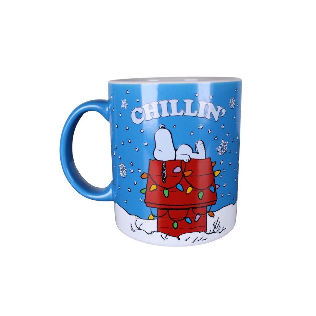 Peanuts Snoopy "Chillin" Doghouse Christmas Light Snowflakes Ceramic Mug 20 oz