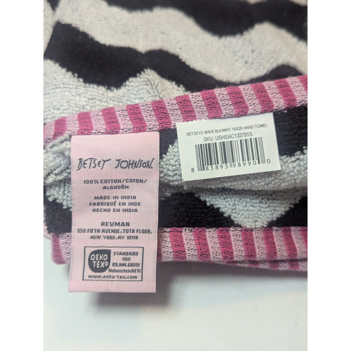 Betsey Johnson - "Betsey Wave" 2 HAND TOWEL SET 16" x 26" (RARE)